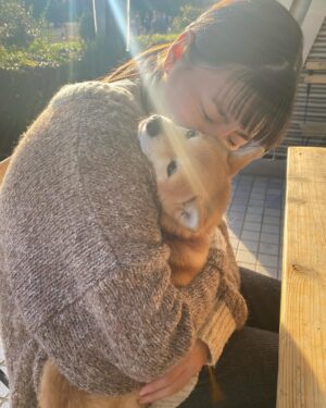 Nono Maida Instagram - 以前ドラマで共演した#くるみ と久しぶりに会うことが出来ました🐾
#りこ ちゃんとは初対面だったけど、とってもお利口さん👏
良いお天気でお散歩日和でした🥰
また会えますように✨