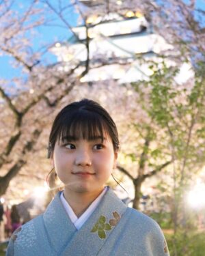 Nono Maida Instagram - 🏯
もうすぐゴールデンウィークですね☺︎
暑かったり寒かったりの毎日ですが、皆さまお元気でお過ごしでしょうか？

少し前になりますが、素敵なお着物を着せていただき#大阪城 へ行ってきました👘

まだ少し桜が残る時期で、夜桜を見に来ている方もたくさんいて賑わっていました🌸

#西の丸庭園 ではお猿さん🐒の可愛い芸を見たり、屋台でたこ焼きを食べたりしました🐙

6年生では修学旅行と最後の運動会がとても楽しみです✨

勉強とお稽古を頑張って、楽しんで学ぶことで、この先に活かせたら嬉しいです。
また新たなご報告も出来るように頑張ります😊

#毎田暖乃  #ルート