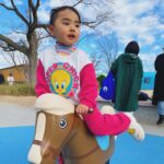 Nonoka Ono Instagram - 🐎 ずっと気になっていた馬事公苑🐎🩷 楽しい遊具がたくさんで 娘も大興奮🤣👍👍 今回は行かなかったけど カフェでビールも飲めるらしい🍺 (@akiyo0414 さん情報🥰笑) 休日で混んでたけど楽しめましたっ！ #ワンオペ日記 #娘とデート