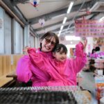 Nonoka Ono Instagram - 🦪 糸島名物、牡蠣小屋へ！ お友達に教えてもらった @kakigoya_hattoriya さん🩷 みんなでお揃いのピンクジャンパーを着て ジュージュー牡蠣焼いて楽しすぎた🤣🩷🩷 牡蠣以外にも、いろいろなメニューがあったから 子供連れでも余裕でした✨ 飲み物持ち込み自由なの知らず、、 ビールやら買ってくれば良かった〜🤣🍺 #福岡旅行