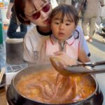 Nonoka Ono Instagram - GW💚 カフェして路面電車のって 韓国料理食べた日🐙🔥 思いがけず 命をいただく🍴ということを 娘に教えることができました🥺🙏✨ パパは娘からポッキーの チョコのついてない部分をもらって 嬉しそうに食べてました😌笑