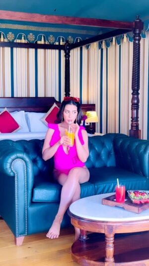 Noor Malabika Instagram - Let your soul shine like gold✨💝

#resort #sea #view #shoot #with #cool #mood