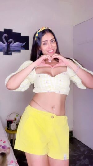 Noor Malabika Instagram - Mahi sona tu sona Dildar chaida❣️
#my #style #my #mood #my #emotions #my #life #my #vibe