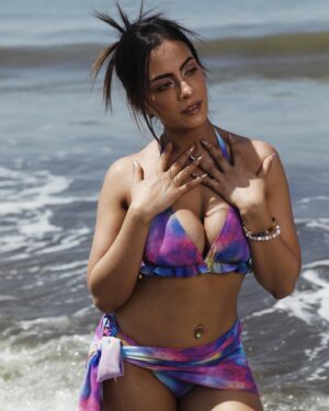Noor Malabika Instagram - The beauty you see in me is a reflection of you💫

International wonderful photographer : @rajeshgopinathphotography 
The most talented celebrity makeup artist : 
@shefali_fidelis @shefalifashionstudio 
#noedit #beach #shoot #international #art #artist #model #actor #hollywood #bollywood