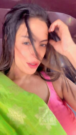 Noor Malabika Instagram - How do you blush☺️💕
#vitoria #secret #gucci #leo