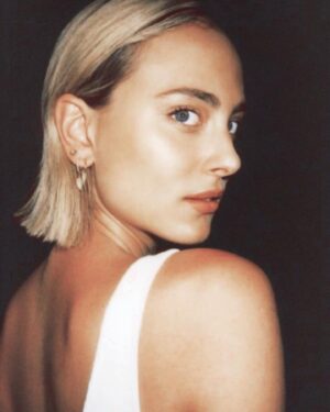 Nora Arnezeder Instagram - @beautyisboring @sabrinabmakeup @agnesecabala