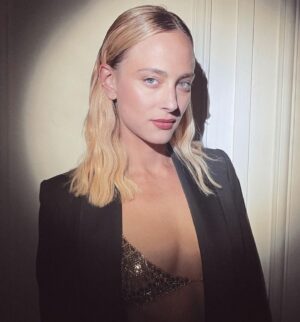 Nora Arnezeder Instagram - @pallasparis @akdeutsch @heroeshair @cami.arnaud