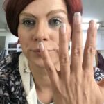 Nora Tschirner Instagram - ANZEIGE (wegen Dörtenennung) So, Leute. Jute Nachrichtn, es ist soweit. Äuglein jespitzt, heute Tutohriel-Königsklasse: Nehls. Und Jewinnspiel. Gern jeschehn. „Arthurs Gesetz“-Finale heute 20:15 Uhr TNT Comedy #arthursgesetz #bihaindeßiens #laifheck @maskenbildner_studio @cristinadorego @janjosefliefers