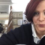 Nora Tschirner Instagram - ANZEIGE (vonne Wasserlinienschutzpolssei) So, Leute. Geht weiter. Alte Klein-Biddenbacher Weisheit: “Auf EINEN Tutohriel kann man nich stehn”. Wer Power-Wolljem sagt, muss auch Wau-Effekt sagen. (Memo von Claudi an sich selbst: “Nächstet Mal ruhisch ma hochkant ausprobieren, och wegen den Nicolay halber, vonne Jesischtshälfte her.”) Heute wieder 20:15 TNT Comedy, merkta selber. #arthursgesetz #bihaindeßiens @maskenbildner_studio @cristinadorego