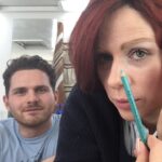 Nora Tschirner Instagram - ANZEIGE (vonne Wasserlinienschutzpolssei) So, Leute. Geht weiter. Alte Klein-Biddenbacher Weisheit: “Auf EINEN Tutohriel kann man nich stehn”. Wer Power-Wolljem sagt, muss auch Wau-Effekt sagen. (Memo von Claudi an sich selbst: “Nächstet Mal ruhisch ma hochkant ausprobieren, och wegen den Nicolay halber, vonne Jesischtshälfte her.”) Heute wieder 20:15 TNT Comedy, merkta selber. #arthursgesetz #bihaindeßiens @maskenbildner_studio @cristinadorego