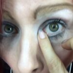 Nora Tschirner Instagram - Oft werde ick- jerade inne letzte Zeit und jerade natürleh nach der heutijen Story- von Leuten anjesprochen, die sisch und misch fragen: „Claudia, Dein Brasilianisch is ja nu wirklisch ne Wucht. Wie machst Du dit. Und wie isset Dir auch von den Körperlischen her möglisch jewesen, den verbotenen Tanz “Schorang glussi fui eyjundschiha Sony Fisch hurra” zu erlernen. In alle Grazie und vonne Karamba her.“ Ick habe, offen jestanden, meist einfach nischt die ßeit und die Buntstifte, dit zu erklären. Jutet Brasilianisch is -wie jeder weiß- in Enteffekt eine Frage dit Karaktas. Und den hat man eben ODER man hat ihn nischt. (Wie bei Kahrißmer.) Und für die Ermutijung, zu meiner Feurischkeit in Sachen Körpersprache ßu stehen, bin ick seit jeher meine Freundin Carina @cristinadorego Domingo ßu n riesengroßn Dankeschön verflichtet. Sie hat diesbeßüglich immer an mich jeglaubt. (Ähnlisch wie Nicolay, der dit aber hier jetze in den speziellen Fallle nisch so ßaigen kann. Naja.) Für alle, die sisch trotz leischter Karakta-Defißiete den Sommer über bei de Kirmes nisch ausjeschlossen fühlen wollen, hier nochmal n Tutohriel ßu’n Mitsingen-Üben. Plus Bonus-Treck. Jern jeschehen und Schüssi, eure Claudi. #Anßeige wegen Buntstiftreklame