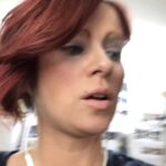 Nora Tschirner Instagram - Oft werde ick- jerade inne letzte Zeit und jerade natürleh nach der heutijen Story- von Leuten anjesprochen, die sisch und misch fragen: „Claudia, Dein Brasilianisch is ja nu wirklisch ne Wucht. Wie machst Du dit. Und wie isset Dir auch von den Körperlischen her möglisch jewesen, den verbotenen Tanz “Schorang glussi fui eyjundschiha Sony Fisch hurra” zu erlernen. In alle Grazie und vonne Karamba her.“ Ick habe, offen jestanden, meist einfach nischt die ßeit und die Buntstifte, dit zu erklären. Jutet Brasilianisch is -wie jeder weiß- in Enteffekt eine Frage dit Karaktas. Und den hat man eben ODER man hat ihn nischt. (Wie bei Kahrißmer.) Und für die Ermutijung, zu meiner Feurischkeit in Sachen Körpersprache ßu stehen, bin ick seit jeher meine Freundin Carina @cristinadorego Domingo ßu n riesengroßn Dankeschön verflichtet. Sie hat diesbeßüglich immer an mich jeglaubt. (Ähnlisch wie Nicolay, der dit aber hier jetze in den speziellen Fallle nisch so ßaigen kann. Naja.) Für alle, die sisch trotz leischter Karakta-Defißiete den Sommer über bei de Kirmes nisch ausjeschlossen fühlen wollen, hier nochmal n Tutohriel ßu’n Mitsingen-Üben. Plus Bonus-Treck. Jern jeschehen und Schüssi, eure Claudi. #Anßeige wegen Buntstiftreklame