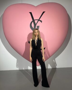 Norma Ruiz Instagram - @yslbeauty🖤  @dypcomunicacion Style by @soniahstylist 

👗 @etxartpanno 
👠 @martinellishoes 
💍 @swarovski 

MUAH by @miriam.balsera 

👁️ @lovelylashes.es 
💅🏻 @hellonails__