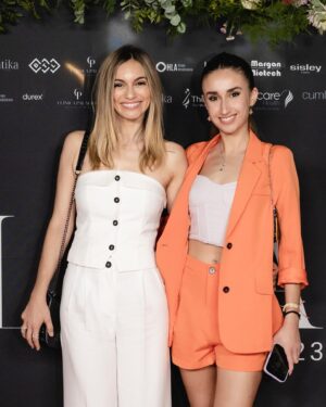Norma Ruiz Instagram - Ayer estuve en #premiosconAlma en @clubalmasensai con mi bella sobrina @carlalamadridd y hacía mucho q no disfrutaba de una calidad humana tan grande, momentos tan emocionantes y gente tan interesante y entregada a su trabajo como son los médicos y especialistas de todo tipo q se llevaron su merecido premio a casa. Se premió a la mujeres luchadoras y emprendedoras y se destaparon muchos tabúes hablando libremente de temas como la sexualidad, la anticoncepción o la menopausia. Una organización impecable de la mano de @elenapaalacios by  @clinica_palacios 🙌🏻