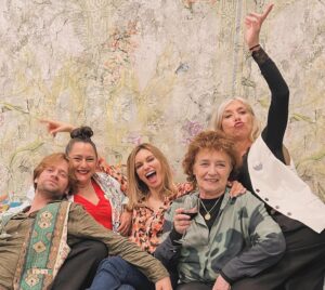 Norma Ruiz Instagram - Un poquito de postureo y risas post estreno con nuestro coreógrafo de la función #Lasquegritan @aleix.m.saez @pepa_rus @evaisanta #BeatrizCarvajal 🎭
