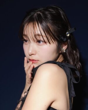 Nozomi Hanayagi Instagram - 🐈‍⬛💍
⁡
photographer @_yamamotoharuka_ 
stylist @yuukayoshikawa_ 
hair&make @mirei_13.07.06 
⁡
だいすきな人たちと作品撮り📷♡
初めてのコンタクト緊張した〜