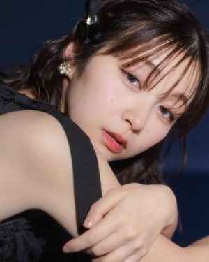 Nozomi Hanayagi Instagram - 🐈‍⬛💍
⁡
photographer @_yamamotoharuka_ 
stylist @yuukayoshikawa_ 
hair&make @mirei_13.07.06 
⁡
だいすきな人たちと作品撮り📷♡
初めてのコンタクト緊張した〜