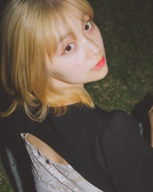 Nozomi Hanayagi Instagram - ・
お仕事の関係で期間限定の👱🏻‍♀️
⁡
カラーは天才野口さんにおまかせ🙂‍↕️✨
@cieca.noguchi 
⁡
初金髪どうでしょう〜...？
