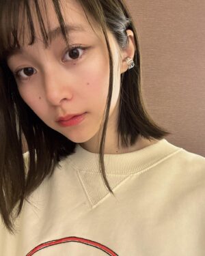Nozomi Hanayagi Instagram - ・
りおちゃんのイヤーカフ
かわいい💛💙
最近毎日つけてる。お守り🦊
リングにもなるよう〜！

#sajajali
