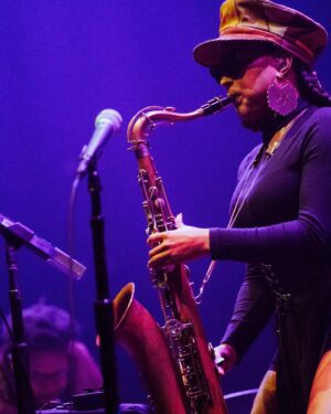 Nubya Garcia Instagram - thank you Washington DC! what an amazing night supporting @khruangbin at @theanthemdc 

👑 @nicholas_daley x @mulberryengland 
📸 @jackieleeyoung
