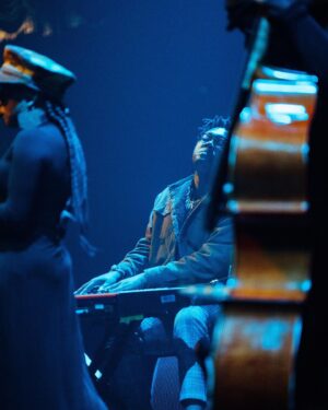 Nubya Garcia Instagram - thank you Washington DC! what an amazing night supporting @khruangbin at @theanthemdc 

👑 @nicholas_daley x @mulberryengland 
📸 @jackieleeyoung
