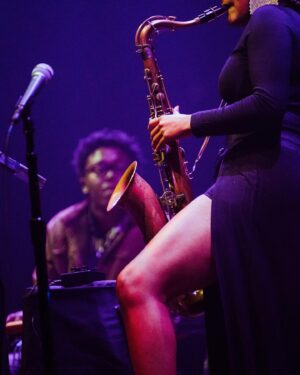 Nubya Garcia Instagram - thank you Washington DC! what an amazing night supporting @khruangbin at @theanthemdc 

👑 @nicholas_daley x @mulberryengland 
📸 @jackieleeyoung
