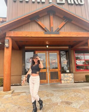 Nur Berfin Çiroğlu Instagram - 🇺🇸👢🏈🌮🍔🤠