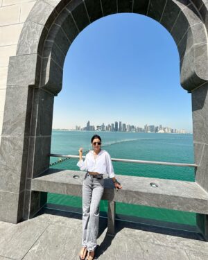 Nur Berfin Çiroğlu Instagram - It has been a full year in my "Isolated Paradise" today 🇶🇦🏝️☀️🗓️ 

Hayatımda verdiğim en zor ama en doğru kararlardan biri Qatar'a taşınmaktı bugün bu kararı vereli tam 1 yıl oldu. Her ayı 1 sene gibi hissettiren koca 1 yıl 🗓️🇶🇦🏝️☀️ iyi ki! 💕