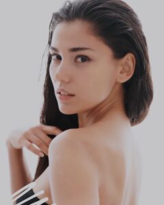 Nur Berfin Çiroğlu Most Liked Photos and Posts