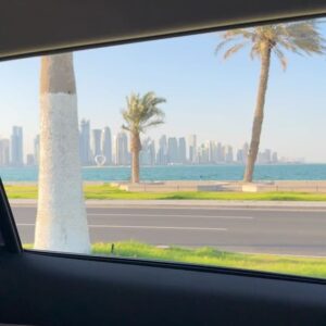 Nur Berfin Çiroğlu Instagram - It has been a full year in my "Isolated Paradise" today 🇶🇦🏝️☀️🗓️ 

Hayatımda verdiğim en zor ama en doğru kararlardan biri Qatar'a taşınmaktı bugün bu kararı vereli tam 1 yıl oldu. Her ayı 1 sene gibi hissettiren koca 1 yıl 🗓️🇶🇦🏝️☀️ iyi ki! 💕