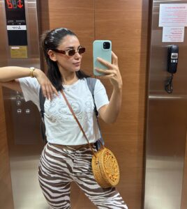 Nur Berfin Çiroğlu Instagram - Asansörde kalmasın 🛗 🤳 

Some should be posted elevator selfies 🛗 🤳