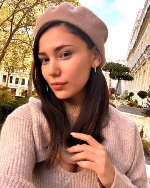 Nur Berfin Çiroğlu Instagram - 🍂💕🧁🦄