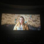 Nura Habib Omer Instagram - 2 Packungen Popcorn & 1 Tüte weingummi hab ich gestern beim @chantalfilm vernascht, während ich mich schlapp gelacht hab 🫶🏾 Danke @jellahaase ❤️ 🌊 @byluciabinta 📸Nr.4 @hinzgucker
