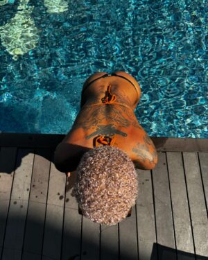 Nura Habib Omer Instagram - FYI I’m an email ☀️👙🌊 📸 @_desertrose__ 💕