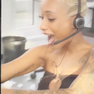 Nura Habib Omer Instagram - Sie sprechen mit der Beschwerde Hotline … Nura mein Name wie kann ich ihnen helfen ? Was brennt ihnen auf der Seele ? 😅
💄 @larissahewan 
🌊 @byluciabinta