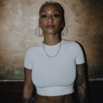Nura Habib Omer Instagram - hab spontan am Mittwoch bei @unreleased.berlin 3 Lieder gespielt, darunter auch Ertrunken Goa Remix… was sagt ihr dazu dass dieser Song niemals rauskommen wird? Meinung ? Tausend dank an @frustra030 @fede4o4 & @rei.no.moura @ für die Einladung 🥰 📸 @richys.pics @ebeabebe @saybyetoit 🌊 @luciabinta