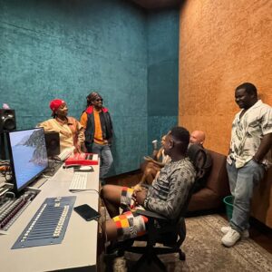 Nura Habib Omer Instagram - Good Times at @wanenestudios in Dar-Es-Salaam with @fridaamaniofficial and @nura 🇹🇿 @soskinderdoerfer Connection #nikoknows 📸 by @conquestair