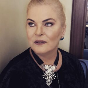 Nurseli İdiz Instagram - Merhabalar iyi akşamlar Canlı Masa bu akşam ve her akşam saat: 21:30 da Uçan Kuş Tv’de hepinizi bekliyorum sakın kaçırmayın. 🌺🙏🏼❤️