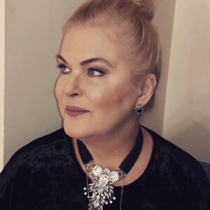Nurseli İdiz Instagram - Merhabalar iyi akşamlar Canlı Masa bu akşam ve her akşam saat: 21:30 da Uçan Kuş Tv’de hepinizi bekliyorum sakın kaçırmayın. 🌺🙏🏼❤️