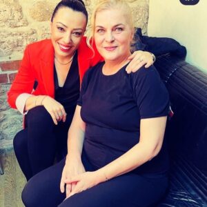 Nurseli İdiz Instagram - Sevgili Fundacımm iyi ki geldiniz ayağınıza, yüreğinize sağlık güzel günlerde tekrar buluşmak üzere sevgiler ♥️ @fundasadikahmet @gulkarabayir @nergiskumbasar @kimyagokce