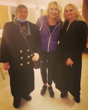 Nurseli İdiz Instagram - Canlarım oyunumuza hoş geldiniz, sefalar getirdiniz. 🙏🏼🫶🏼❤️💐 @elfblmr @muserrefelginer @esrabuer @vildan_hancerr