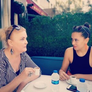 Nurseli İdiz Instagram - Kızımla @elifidiz baş başa kalıp kahve içip sohbet etmeyi özlemişim. İyi ki varsın. 💐🙏🏼❤️ @nurseliidiz @elifidiz @cem_idiz