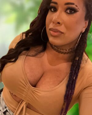 Nyla Rose Instagram - I accidentally made a png so you get a “new” pic 😅😅😅