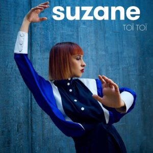 Océane Colom Instagram - Mon premier album TOÏ TOÏ  est disponible en pré commande 💿  Lien en bio 
Ce mot TOÏ TOÏ a une signification particulière pour moi, il veut dire « bonne chance » et il m’accompagne depuis l’enfance comme
une sorte de grigri, depuis ma première scène à celles que j’ai la chance de fouler aujourd’hui ... c’était une évidence qu’il soit à l’affiche de ce premier disque.
14 histoires vraies brodées sur mesure dont certaines que tu as pues découvrir sur scène et qui arrivent le 24 janvier dans tes oreilles.
Je dédicace les 500 premiers CD commandés, soyez vifs, cet album Toï TOÏ arrive enfin jusqu’à vous et j’espère profondément que vous lui ferez un bel accueil, merci pour votre soutien, j’suis ultra émue 💙 👉🏻Pour recevoir ton CD dédicacé, envoie un mail à suzanetoitoi@gmail.com avec ta confirmation de précommande 🔥 📷 @liswaya
