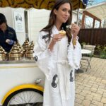 Odette Annable Instagram - These middle aged sorority sisters got to spend even more time together at the *gorgeous* @themenagerietx and take photos for @austinlifestylemagazine. Thank you @simplyjen22 for putting together a dream day with my girls. All glammed by @quentonjay and @kjamesbeauty and styled by @estilo_austin. Better pictures coming your way soon by @brittanydawn.