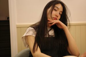 Oh Ji-yeon Instagram - 요즘 
나의 가장 친한친구랑 (📚✏️)
사진을 남겨봅니다. 저는요 -
진짜 새해(2월 구정이라고 우겨본다)를 
잘 맞이하고 , 바쁘게 일을 하고 
한숨 돌릴준비를 하고있답니다 
졸려서 그렇지 나 설렘상태인걸로 🤍