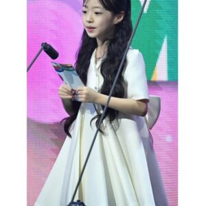 Oh Ji-yul Instagram - #오지율 #아역배우 #2024트롯뮤직어워즈 
.
.

멀리서 늘 긴장하며 바라보는 나와는 달리
무대 위에서 행복한 어린이!!

다음엔 시상자가 아니라
수상자로 무대에 서고 싶다는!!🏆

늘 예쁜 사진과 기사 써 주셔서 감사드립니다!!!🙏💞

.
.

#인코드엔터테인먼트 #룩스루 #looxloo #리틀그라운드 #룰라비 #루이엔젤
#더글로리 #TheGlory #하예솔 #이상한변호사우영우 🐬 #이재곧죽습니다