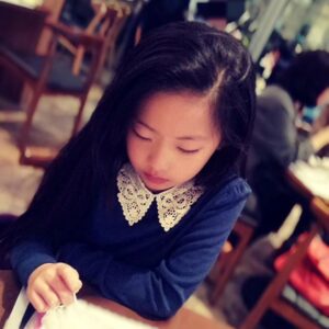 Oh Ji-yul Instagram - #첫째아이
.
.

아침에 우산을 가지고 가지 않았는데
챙겨서 마중을 나가야겠다!!🌂

.
.

#11월16일🍀 #12년전 #갤럭시S #닮은듯닮지않은듯 #오지율 #아역배우