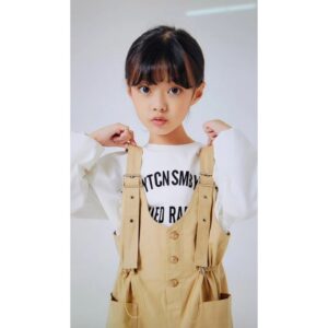 Oh Ji-yul Instagram - #오지율 #피팅모델 #모니터샷
.
.

아침 먹고 도서관행!📚

덕분에 조용한 하루를 보내는 중입니다. ☕️

실제 모습은 유치원생 같은데 사진으론 대학생인 듯한!

.
.

#귀염뽕짝원정대 #더글로리 #이상한변호사우영우 #아역배우 #주니어모델