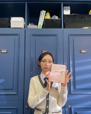 Oh Se-eun Instagram - 사진 마지막까지•••🔺🫶⚠️
(저희 사이 좋아요💖)